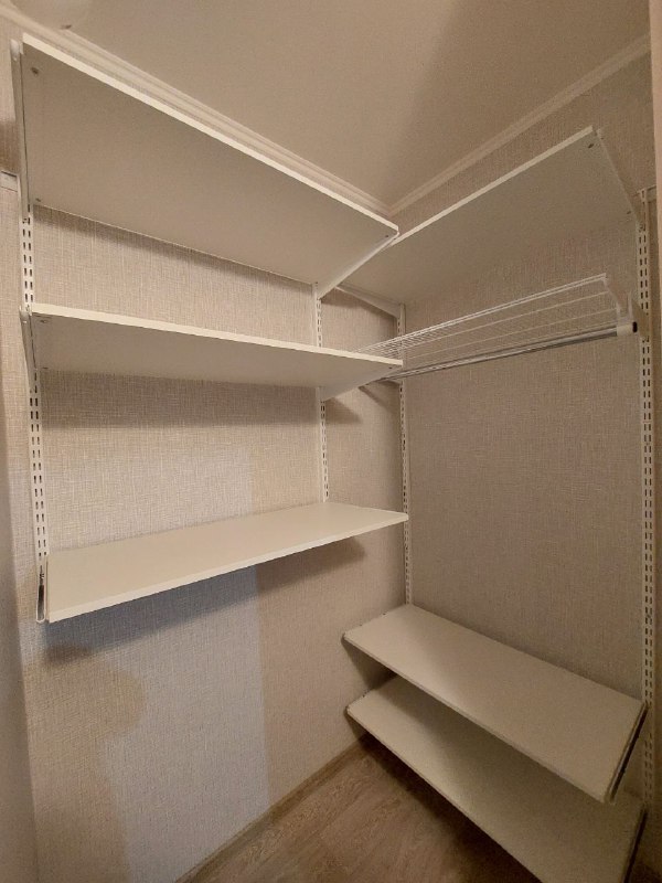 Белая угловая гардеробная, ~1,2×1,5 м, фото 1