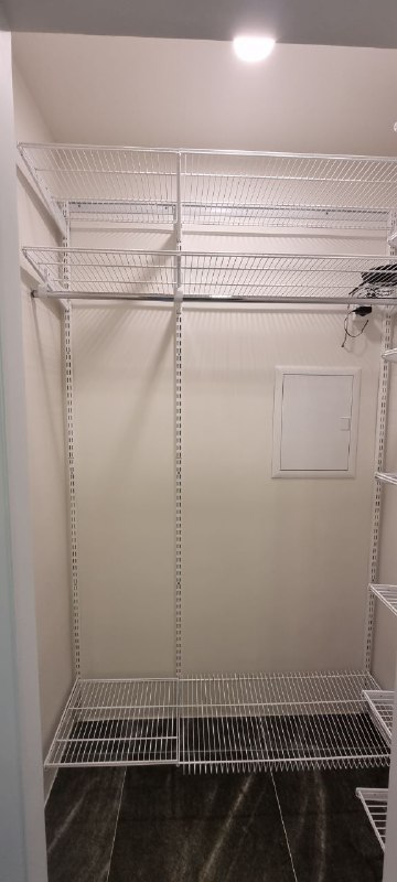 Белая угловая гардеробная, ~1,5×1,2 м, фото 1