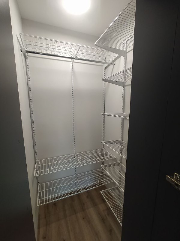 Белая угловая гардеробная, ~1,3×1,5 м, фото 2