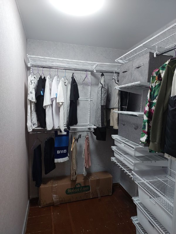 Белая угловая гардеробная, ~1,7×2,2 м, фото 1