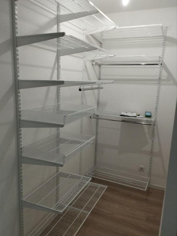 Белая угловая гардеробная, ~1,3×1,6 м, фото 1