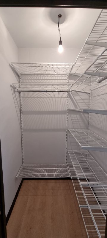 Белая угловая гардеробная, ~1,2×1,9 м, фото 1