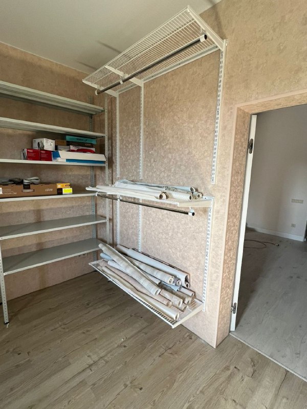 Белая угловая гардеробная, ~2,1×1,7 м, фото 1