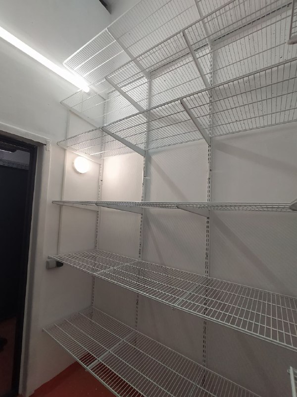Белая угловая гардеробная, ~1,5×2,2 м, фото 2