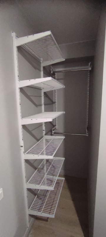 Белая угловая гардеробная, ~1,2×1,8 м, фото 1