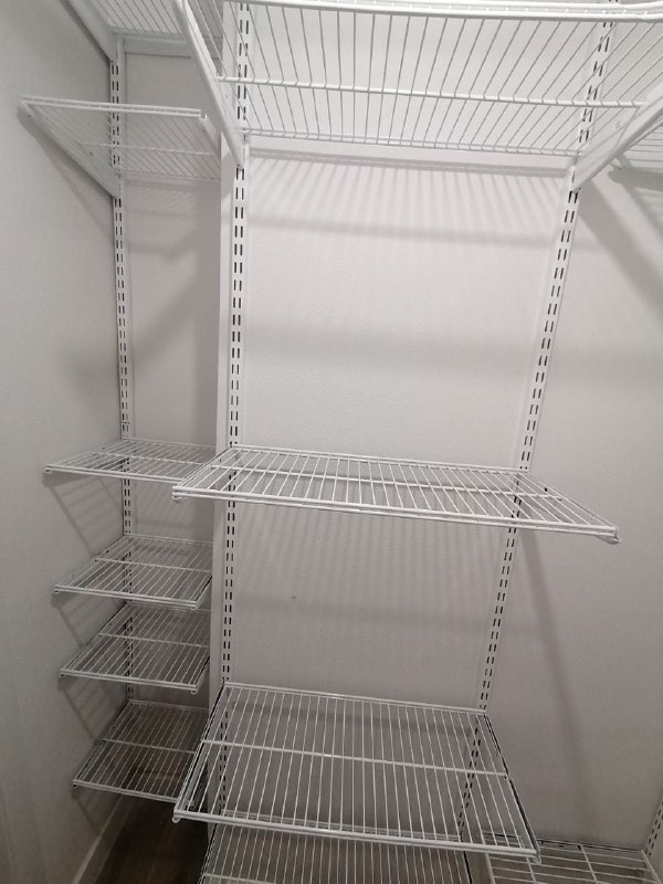 Белая угловая гардеробная, ~1,8×1,3 м, фото 1