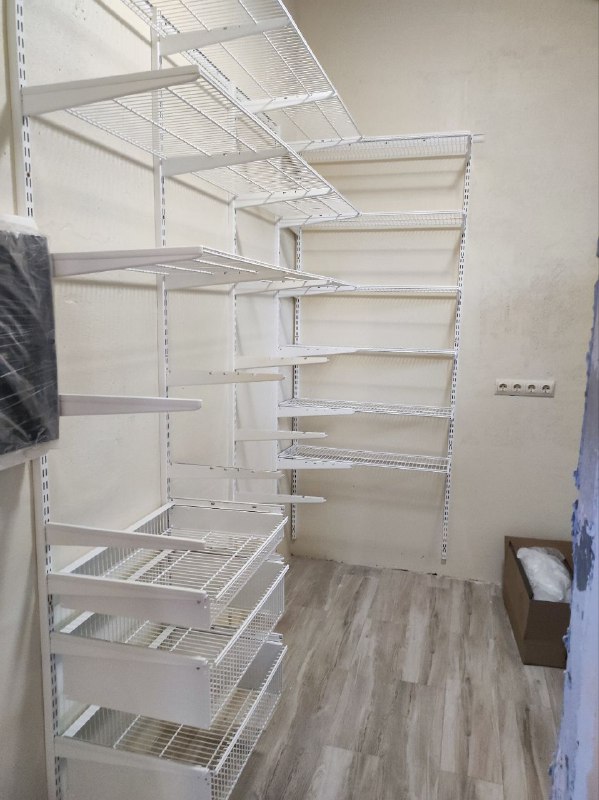 Белая угловая гардеробная с брючницей, ~1,3×2 м, фото 1
