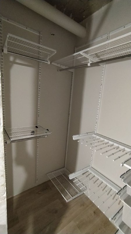 Белая угловая гардеробная с брючницей, ~2,2×1,5 м, фото 1
