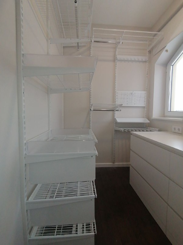Белая угловая гардеробная с брючницей, ~1,8×2,4 м, фото 2