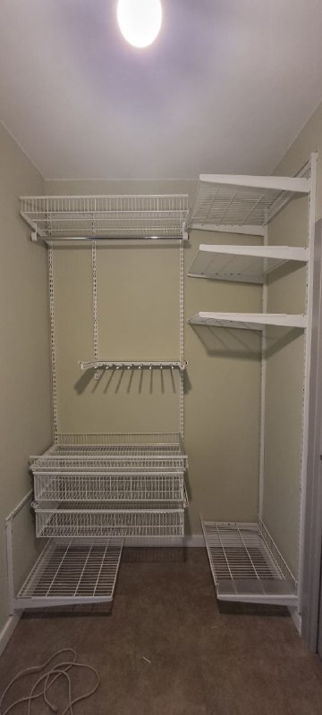 Белая угловая гардеробная с брючницей, ~1,4×1,6 м, фото 1