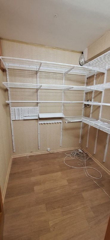 Белая угловая гардеробная с брючницей, ~2,2×2,4 м, фото 2