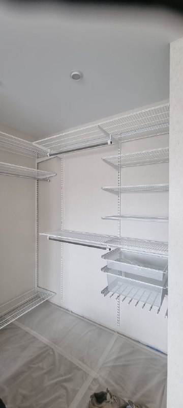 Белая угловая гардеробная с брючницей, ~2,7×1,8 м, фото 2