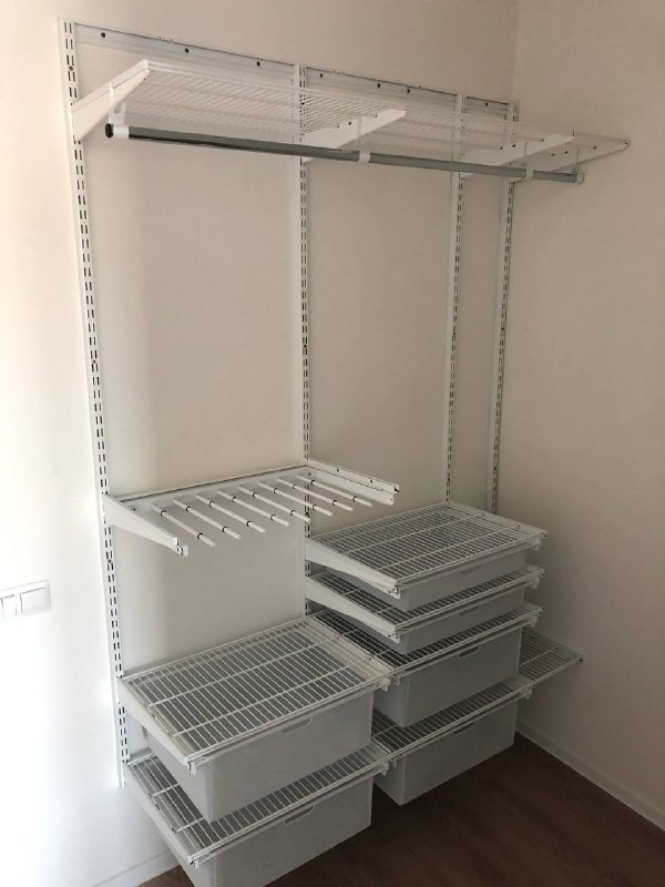 Белая угловая гардеробная с брючницей, ~1,8×1,2 м, фото 1