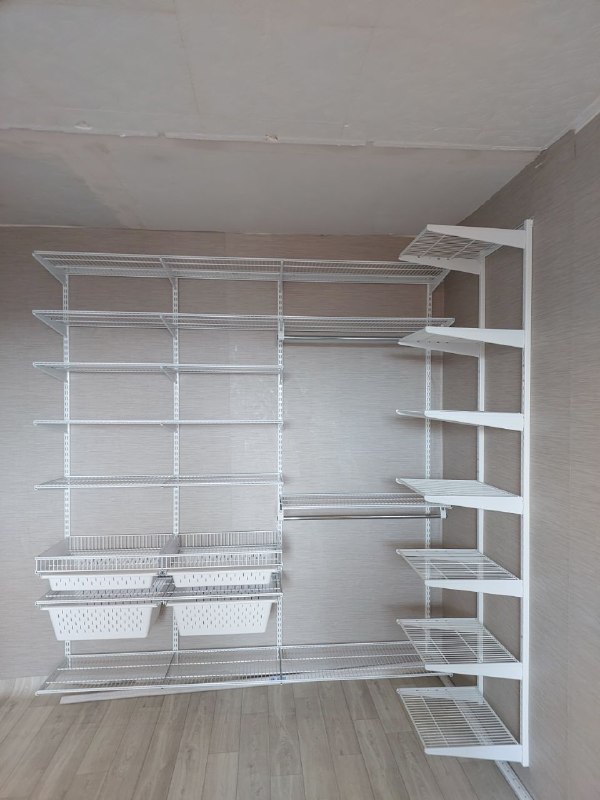 Белая угловая гардеробная с брючницей, ~2,4×1,8 м, фото 1
