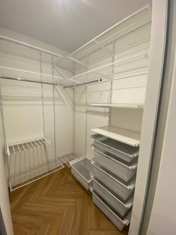 Белая угловая гардеробная с брючницей, ~1,2×2,1 м, фото 1