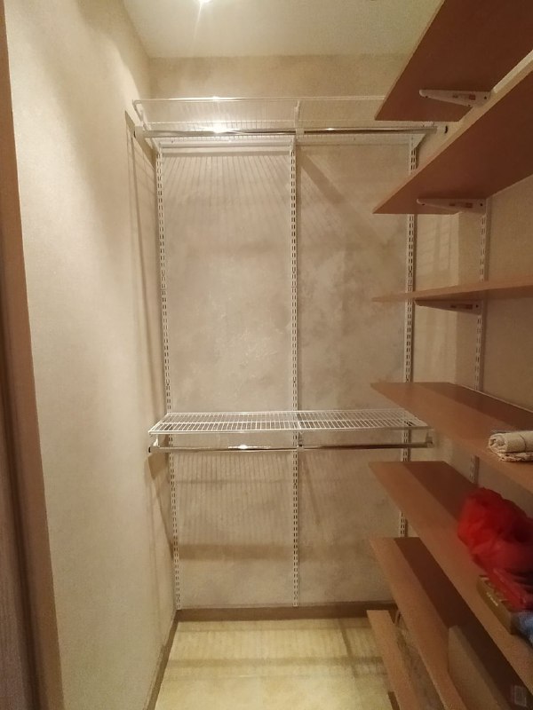 Белая угловая гардеробная с деревом, ~1,5×1,5 м, фото 2