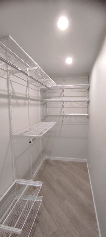 Белая угловая гардеробная с полками для обуви, фото 2