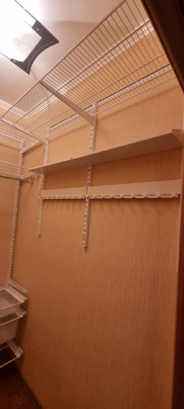Белая угловая гардеробная с полками для обуви, ~1,8×2,5 м, фото 2