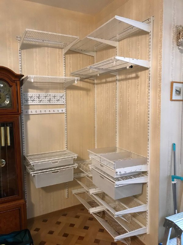 Белая угловая гардеробная с полками для обуви, ~1,2×1,5 м, фото 1