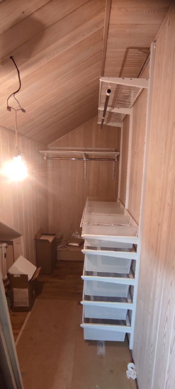 Белая угловая гардеробная с выдвижными корзинами, ~2×2,4 м, фото 2