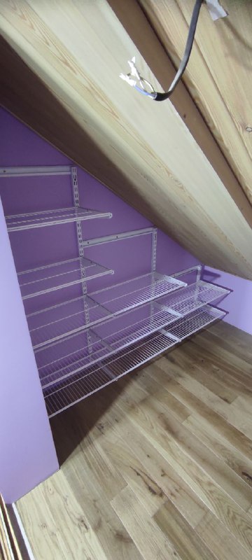 Белая угловая гардеробная с выдвижными корзинами, ~2×2,4 м, фото 4