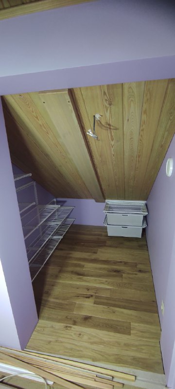 Белая угловая гардеробная с выдвижными корзинами, ~2×2,4 м, фото 5