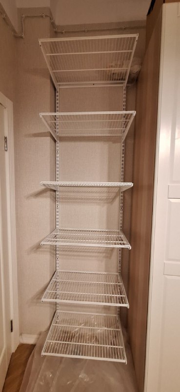 Белая угловая гардеробная с выдвижными корзинами, ~1,2×1,5 м, фото 2
