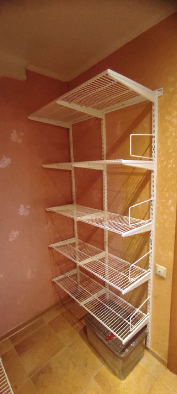 Белая угловая гардеробная с выдвижными корзинами, ~1,2×1,5 м, фото 2
