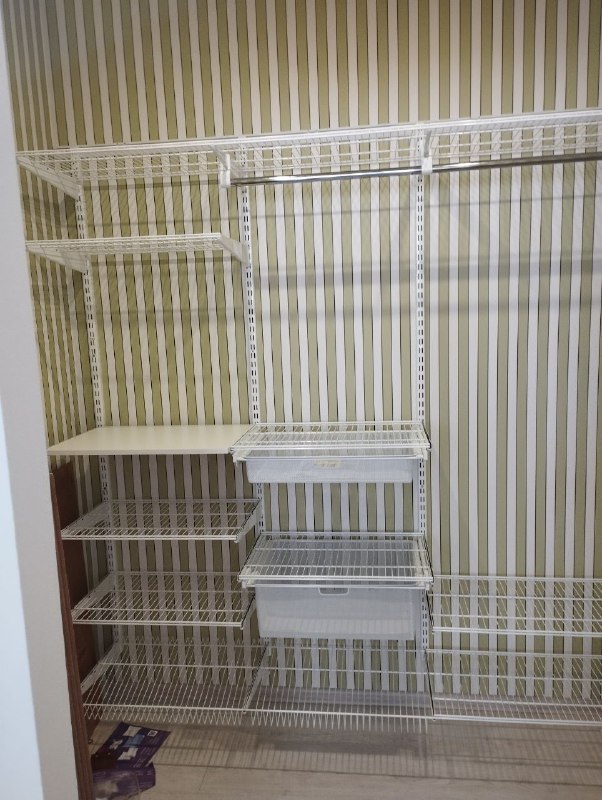 Белая угловая гардеробная с выдвижными корзинами, ~2,1×1,4 м, фото 2