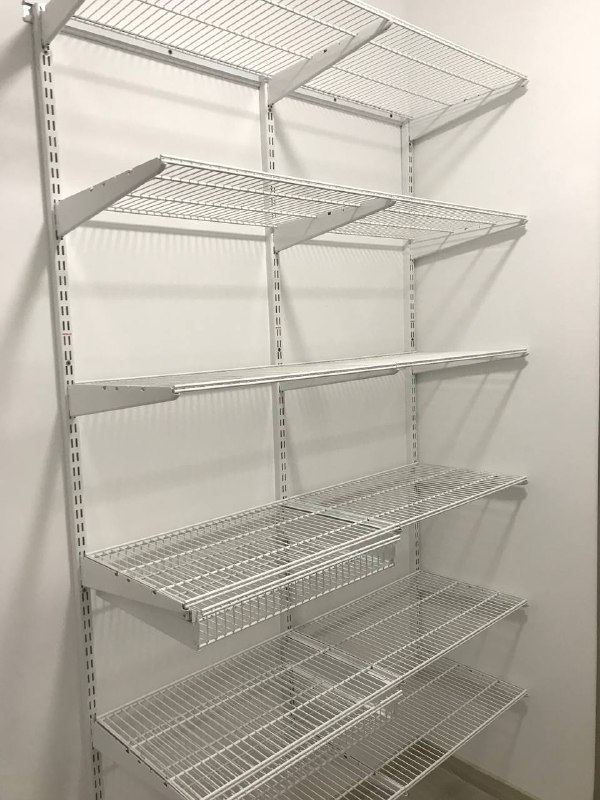 Белая угловая гардеробная с выдвижными корзинами, ~1,8×1,2 м, фото 3