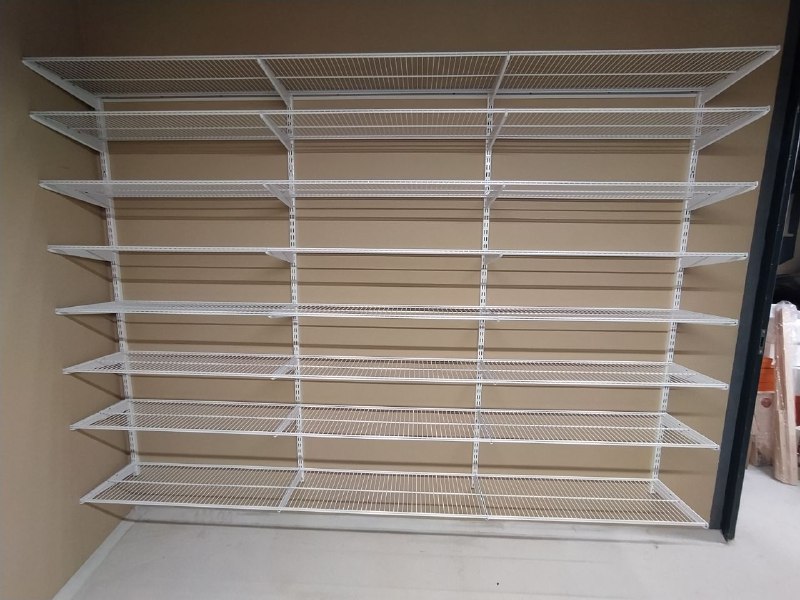 Белая угловая гардеробная с выдвижными корзинами, ~2,7×2 м, фото 2