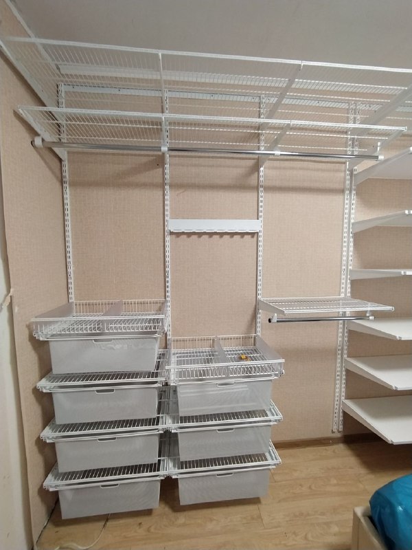 Белая угловая гардеробная с выдвижными корзинами, ~2,4×1,8 м, фото 2