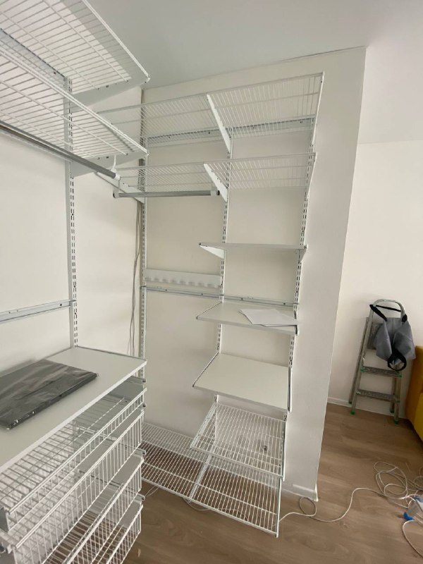 Белая угловая гардеробная с выдвижными корзинами, ~1,2×1,8 м, фото 2