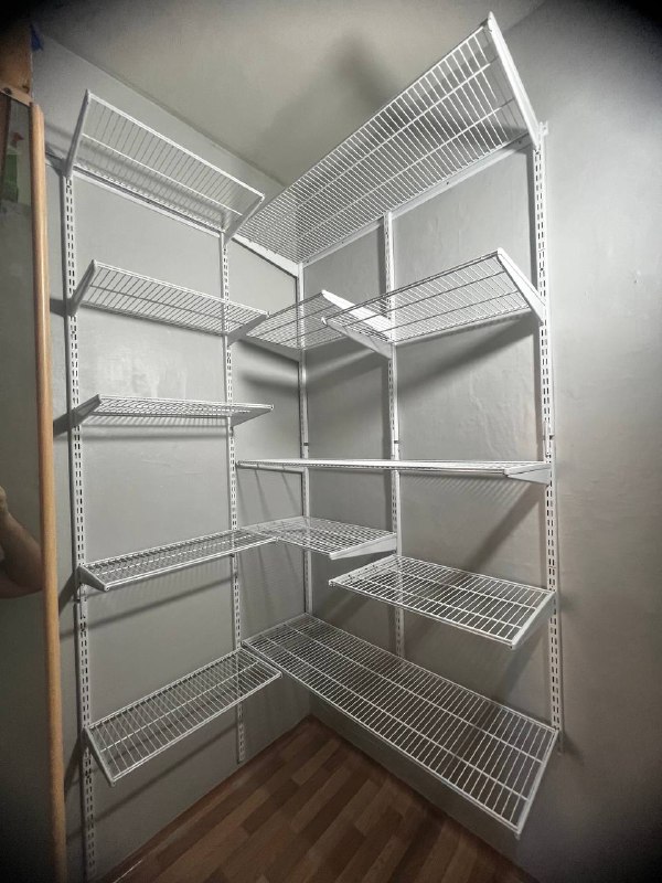 Белая угловая кладовка, ~1,8×1,5 м, фото 1