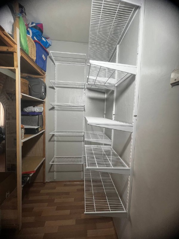 Белая угловая кладовка, ~1,8×1,5 м, фото 2