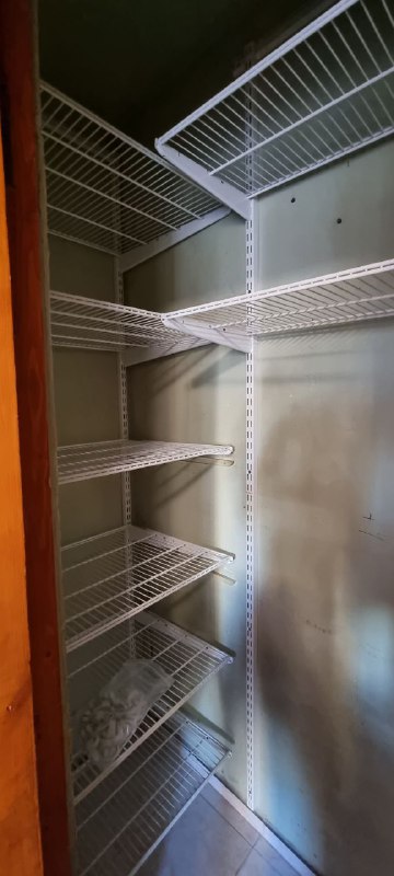 Белая угловая кладовка, ~0,8×1,3 м, фото 2