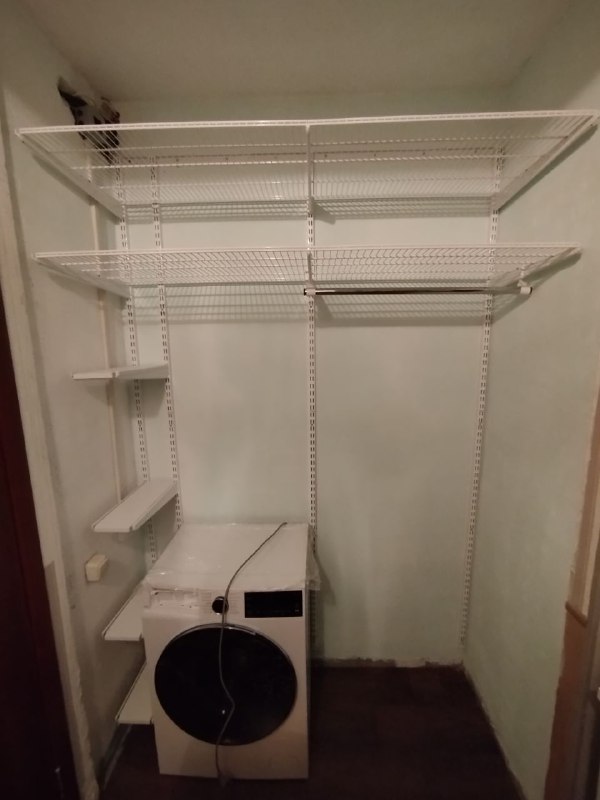 Белая угловая постирочная, ~1,5×1,4 м, фото 1