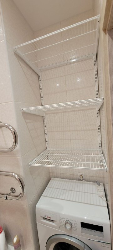 Белая угловая постирочная, ~1,3×2 м, фото 1