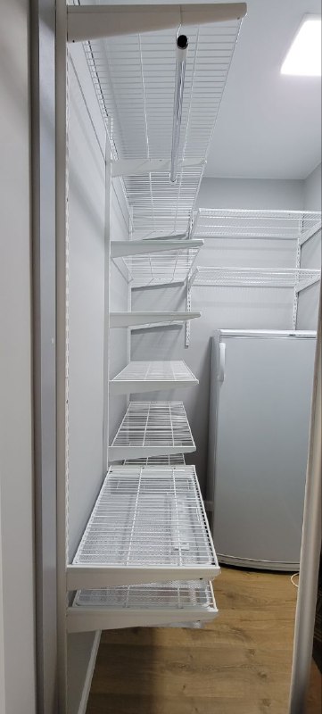 Белая угловая постирочная, ~1,8×1,5 м, фото 1