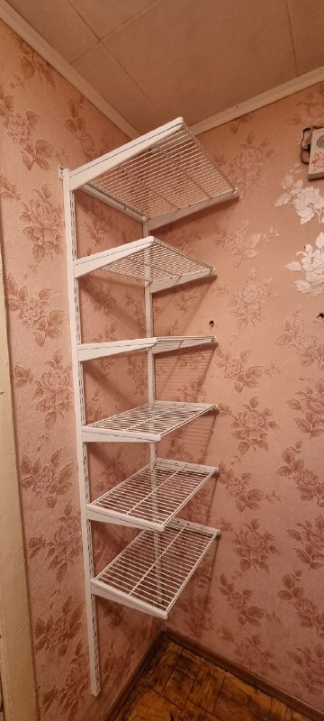 Белая угловая постирочная с выдвижными корзинами, ~2×1,5 м, фото 2