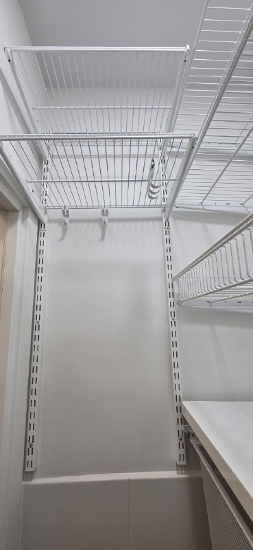 Белая угловая постирочная с выдвижными корзинами, ~1,2×1,4 м, фото 3