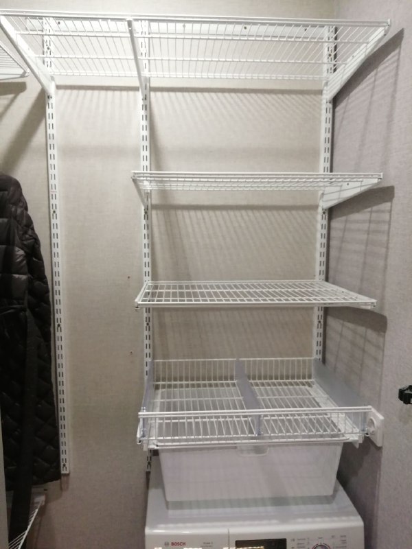 Белая угловая постирочная с выдвижными корзинами, ~1,8×1,2 м, фото 2
