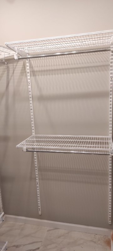 Белая угловая постирочная с выдвижными корзинами, ~1,4×1,7 м, фото 4