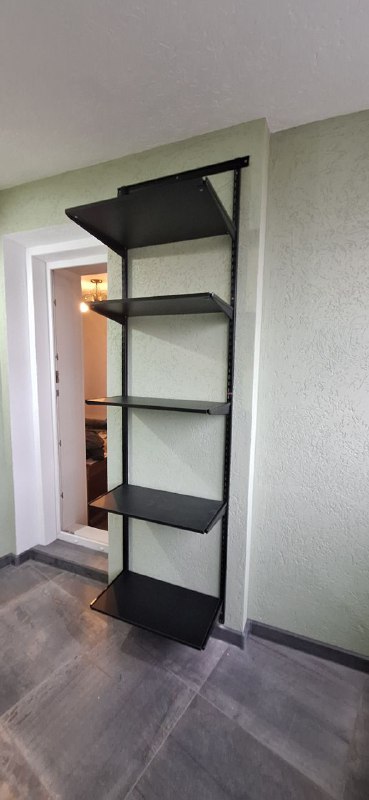 Чёрная двухсторонняя гардеробная, ~2,7×1,8 м, фото 1