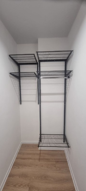 Чёрная двухсторонняя гардеробная, ~1,1×2,1 м, фото 1