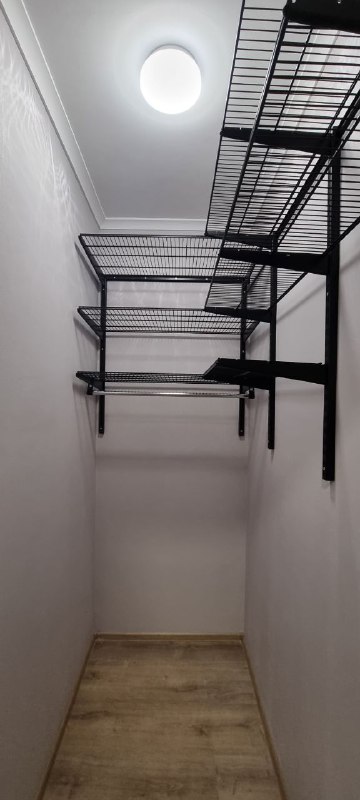 Чёрная двухсторонняя гардеробная, ~1,2×2 м, фото 1