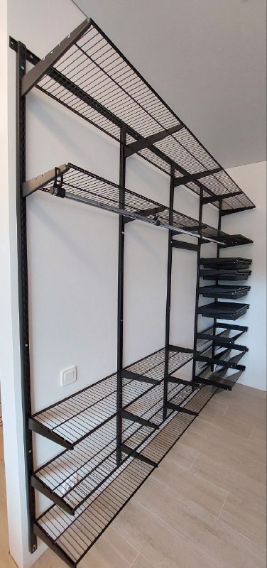 Чёрная двухсторонняя гардеробная с брючницей, ~1,9×3 м, фото 2