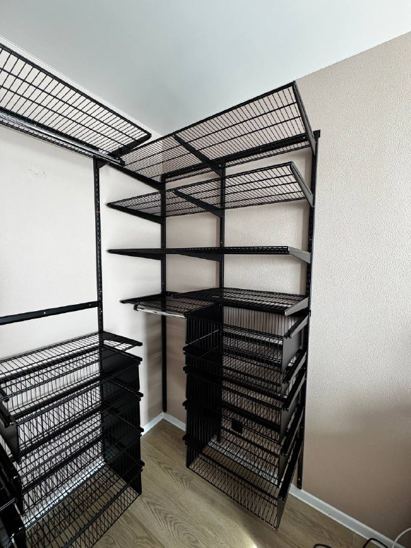 Чёрная П-образная гардеробная с брючницей, ~1,8×2 м, фото 2