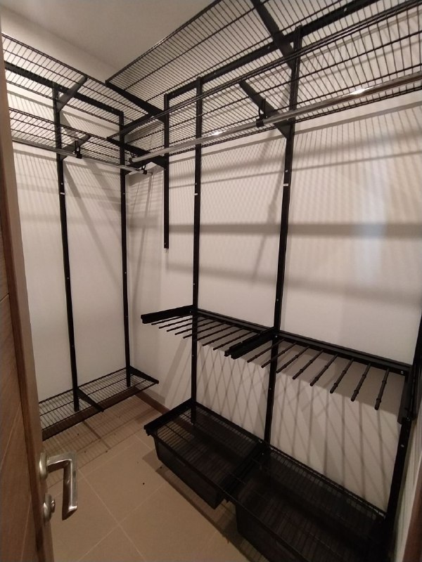 Чёрная П-образная гардеробная с брючницей, ~1,9×2 м, фото 3