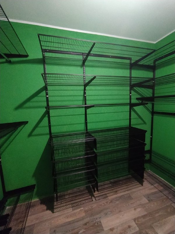 Чёрная П-образная гардеробная с брючницей, ~2,7×2,2 м, фото 2